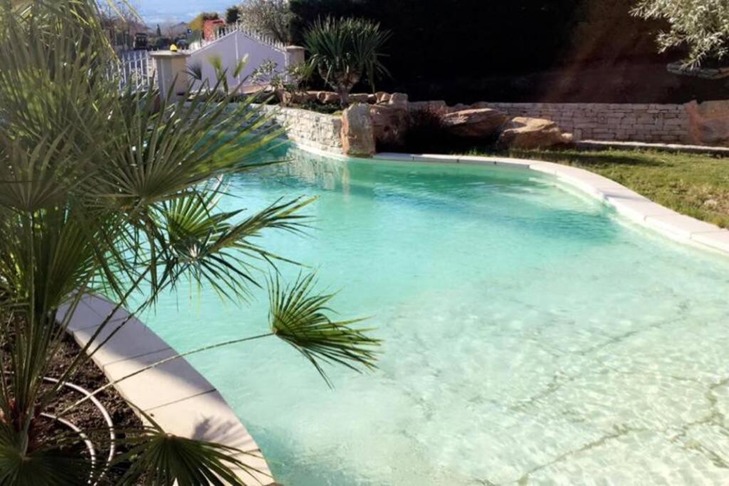 Villa Des Oliviers Avec Piscine Chassagny Exterior photo